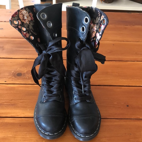 Dr. Martens Triumph 1914 Floral Foldover Leather Combat Boots - Picture 4 of 5